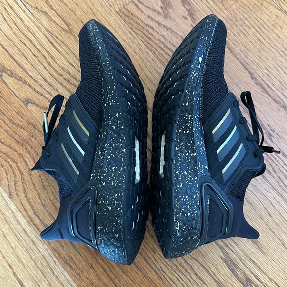 Black adidas ultraboost sneakers 👟 with gold and silver details - Picture 6 of 8